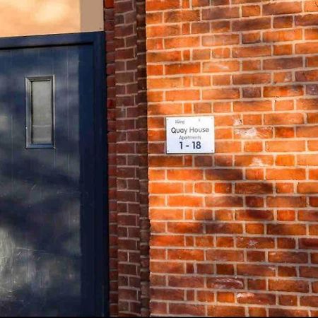 Modern 2-Bed Flat In Salford Apartment Manchester Exterior photo