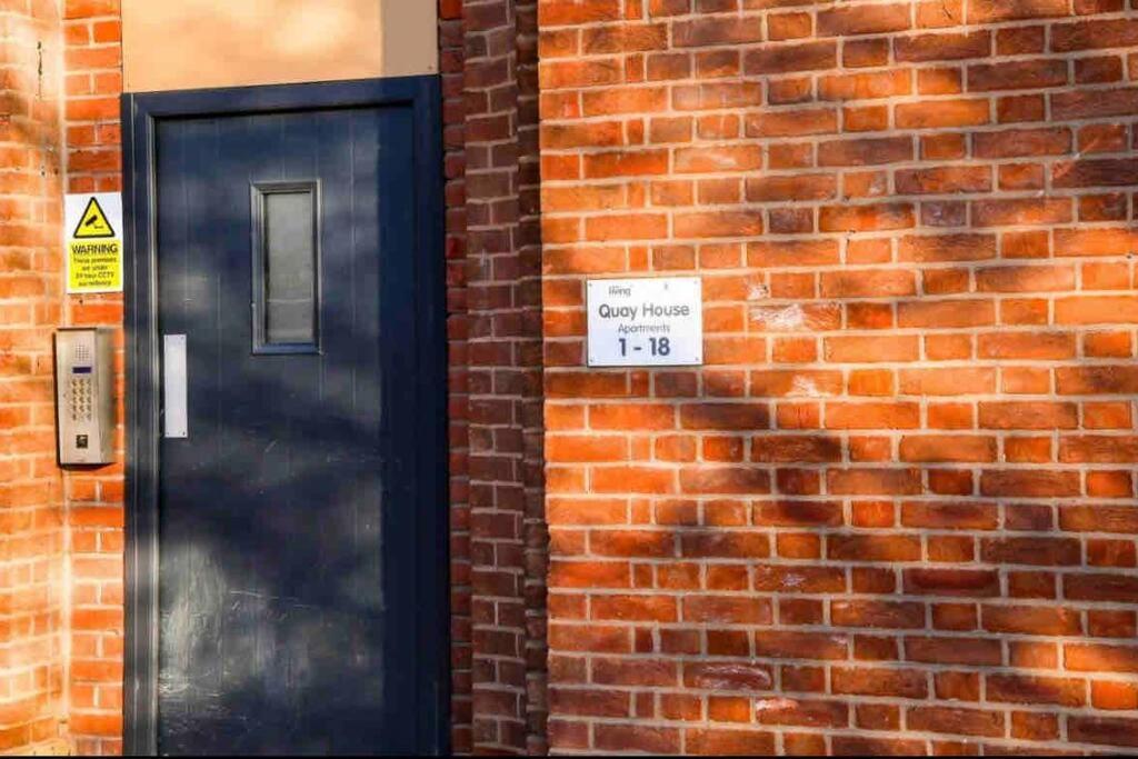 Modern 2-Bed Flat In Salford Apartment Manchester Exterior photo